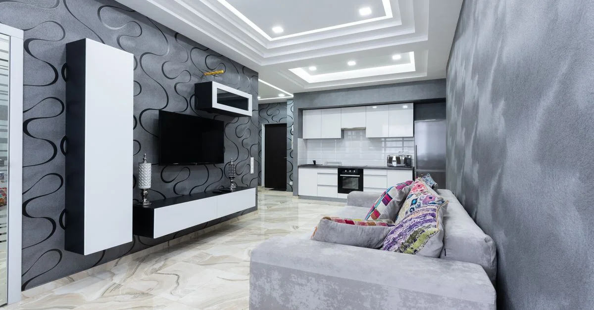 Salón elegante con decoración moderna, tonos grises y mobiliario de lujo.